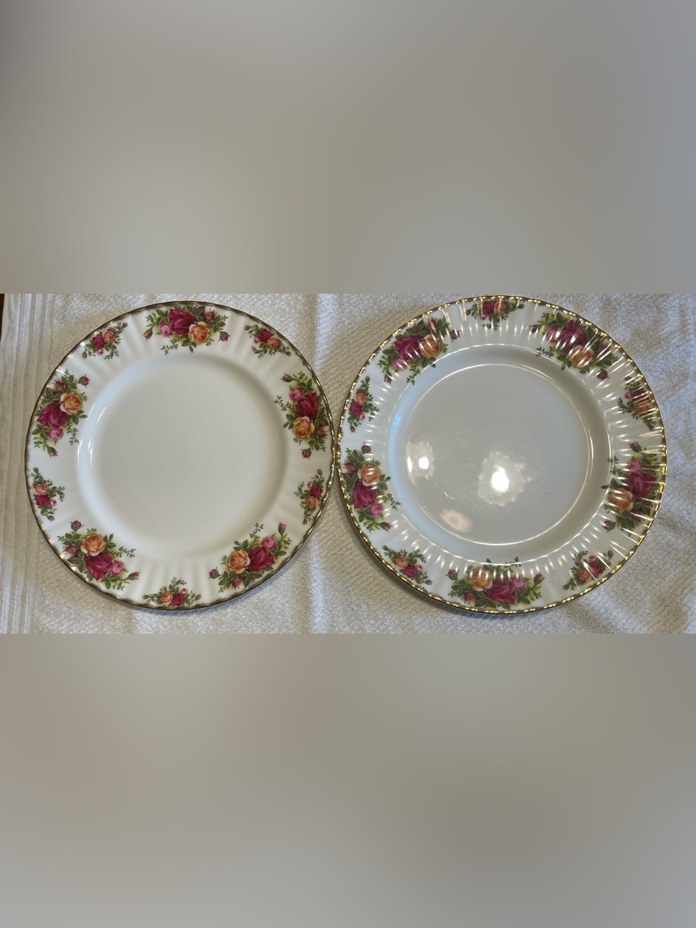 Royal AlbertOld Country Roses Pink and Yellow Rose Gold-Trim Dinner Plates